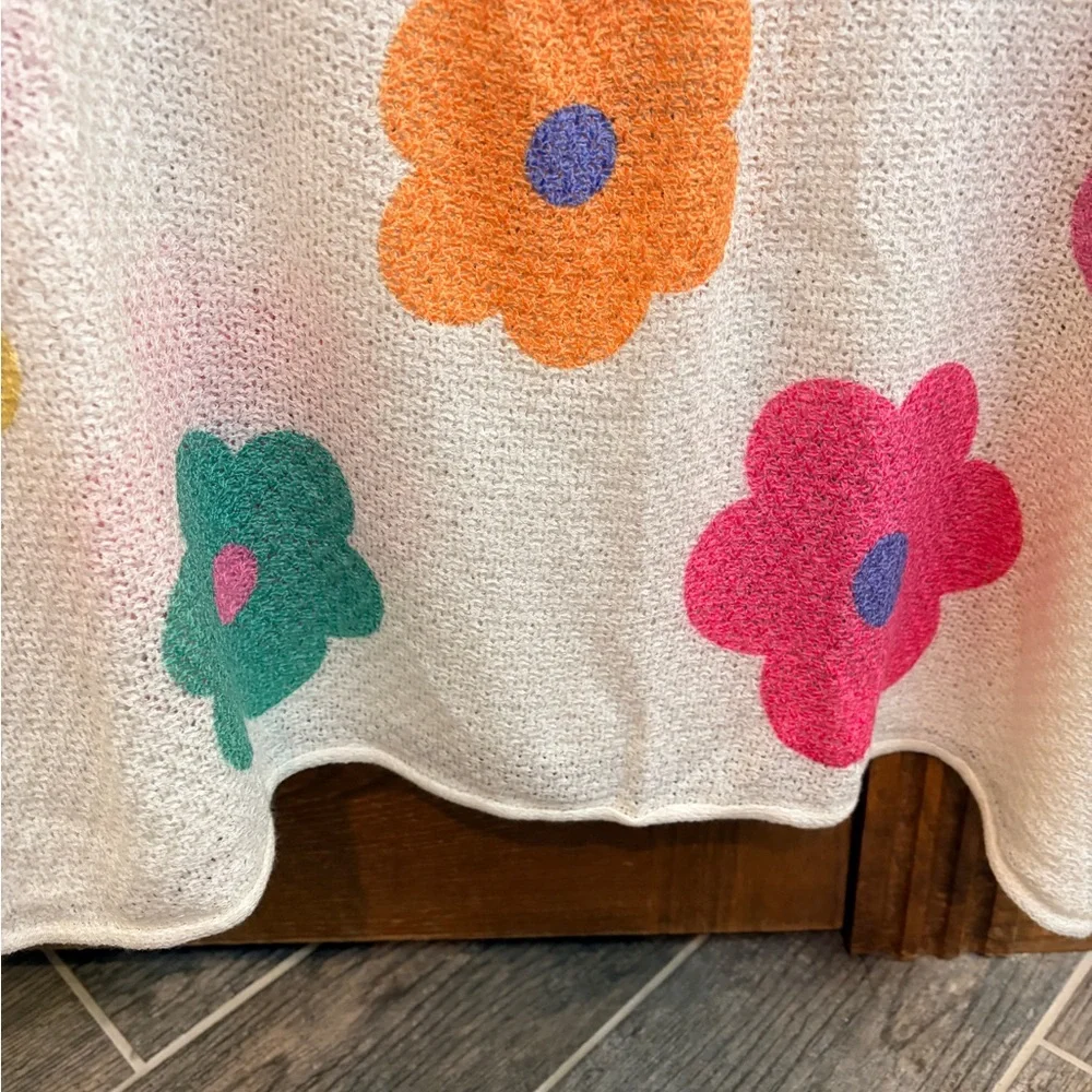 POL oversized vibrant floral top, large, whimsical boho retro inspired - Picture 6 of 9